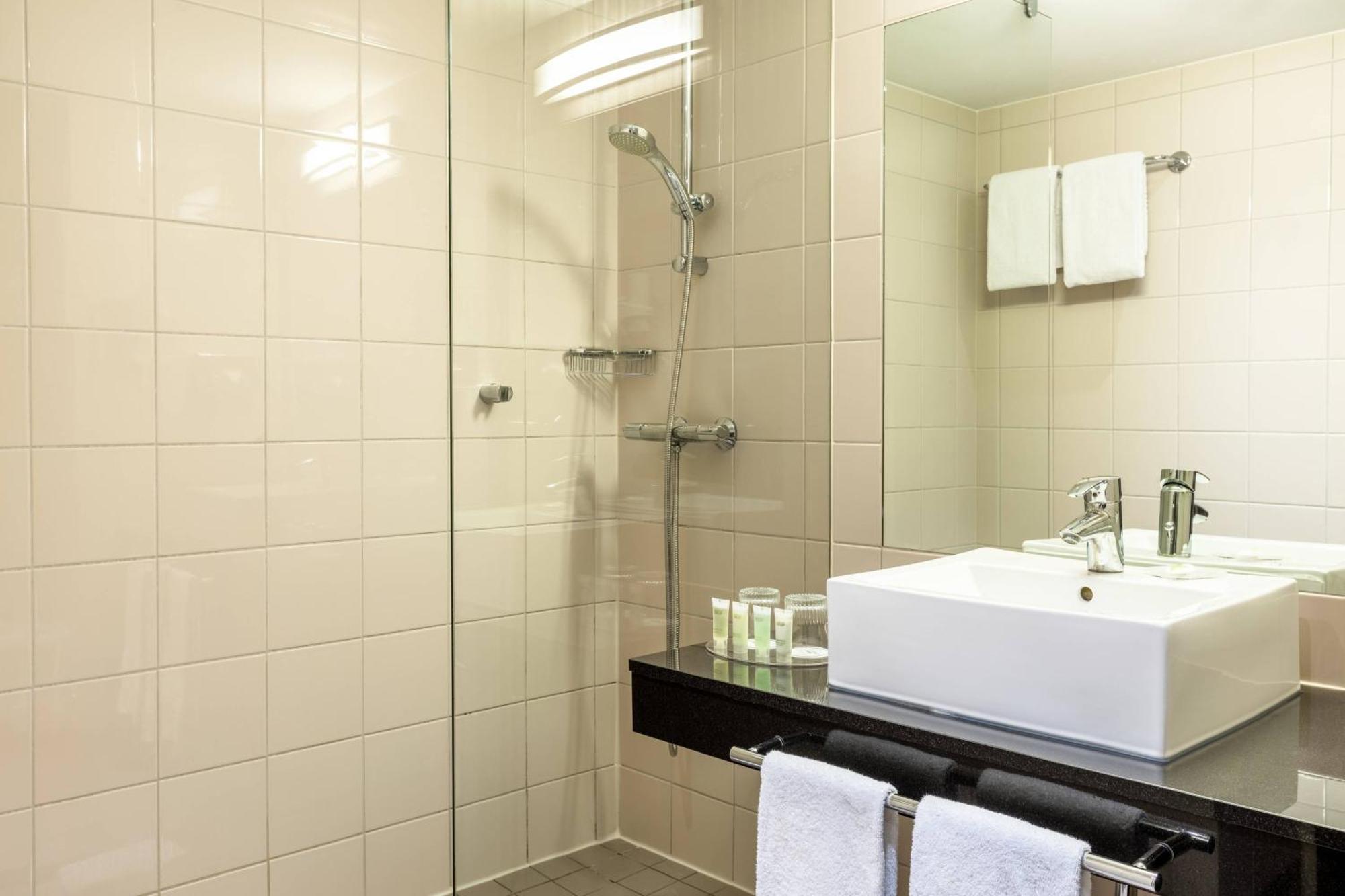 Courtyard By Marriott Paris Saint Denis Hotel Екстериор снимка