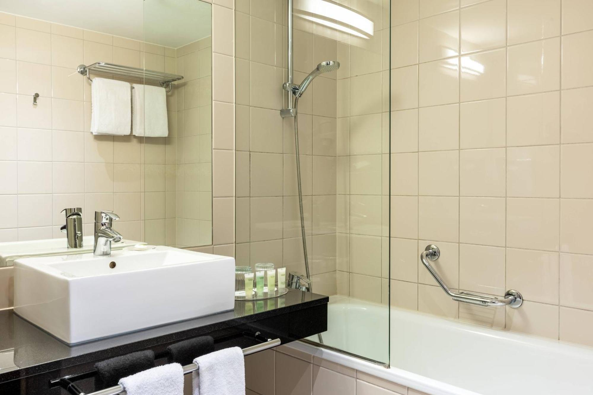 Courtyard By Marriott Paris Saint Denis Hotel Екстериор снимка