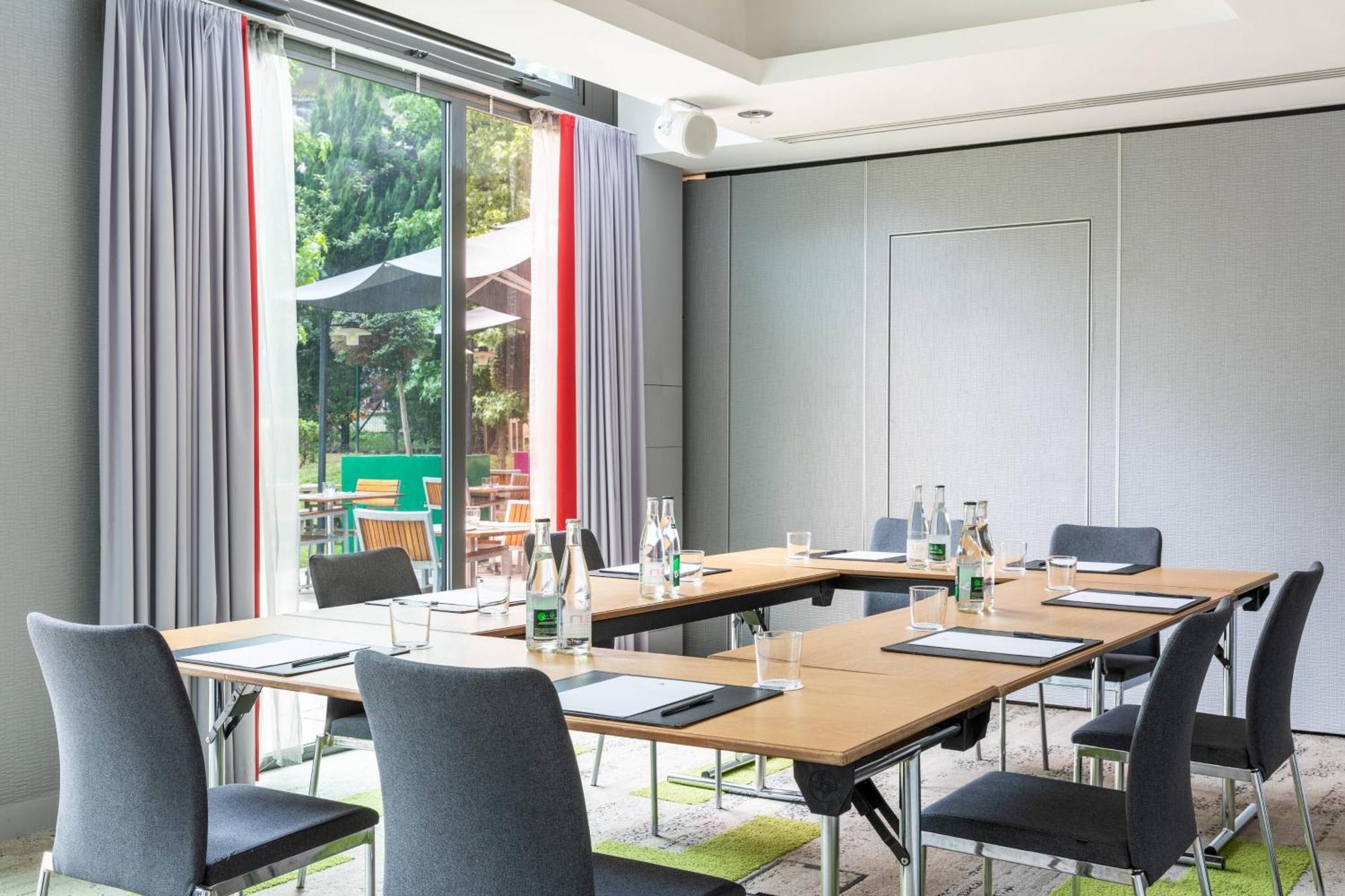 Courtyard By Marriott Paris Saint Denis Hotel Екстериор снимка