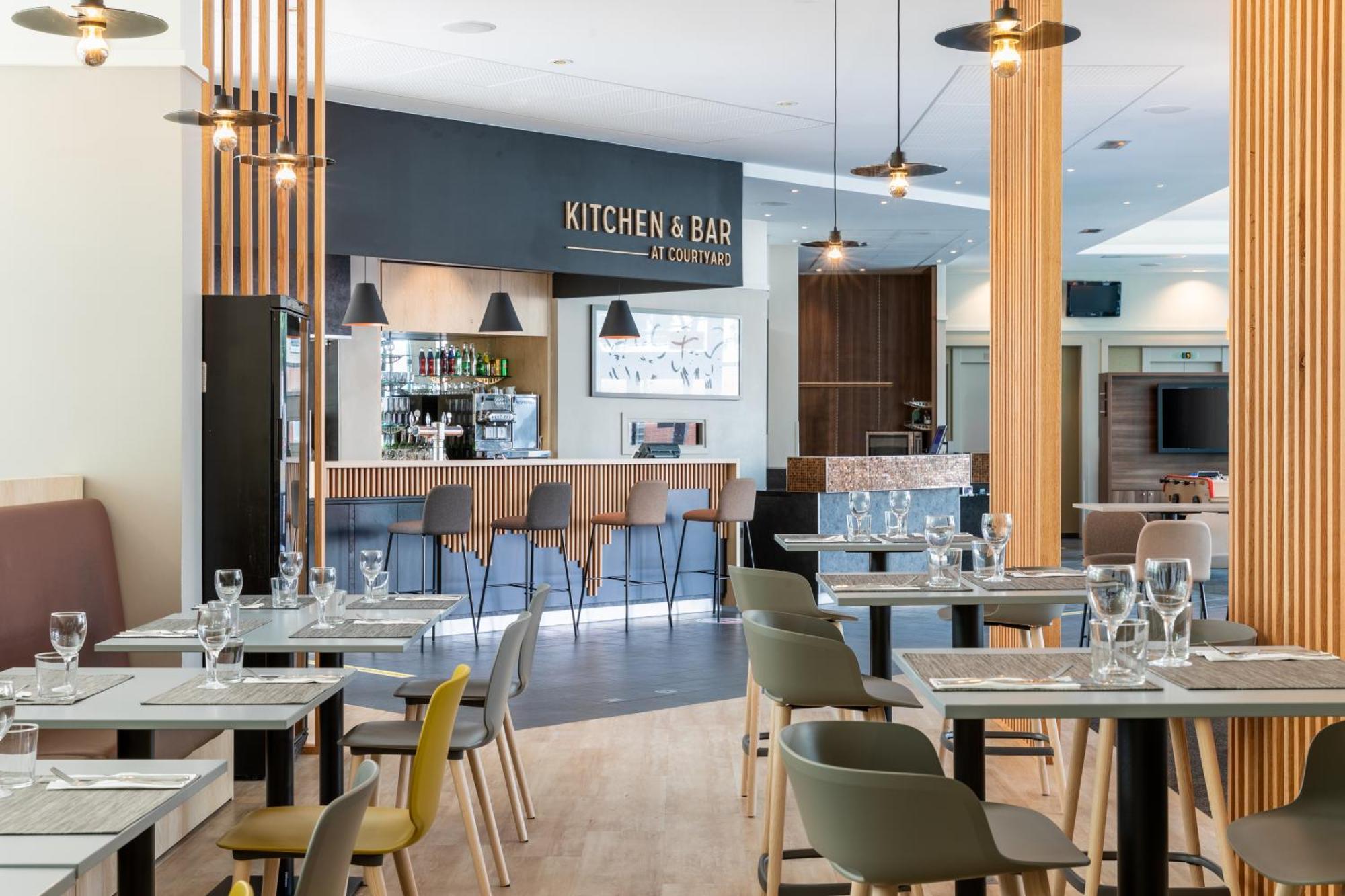 Courtyard By Marriott Paris Saint Denis Hotel Екстериор снимка
