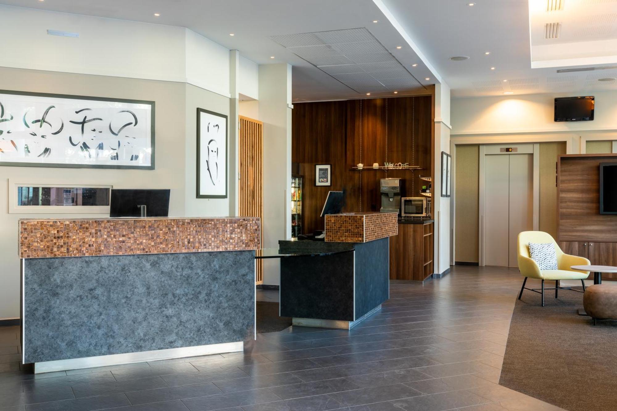 Courtyard By Marriott Paris Saint Denis Hotel Екстериор снимка
