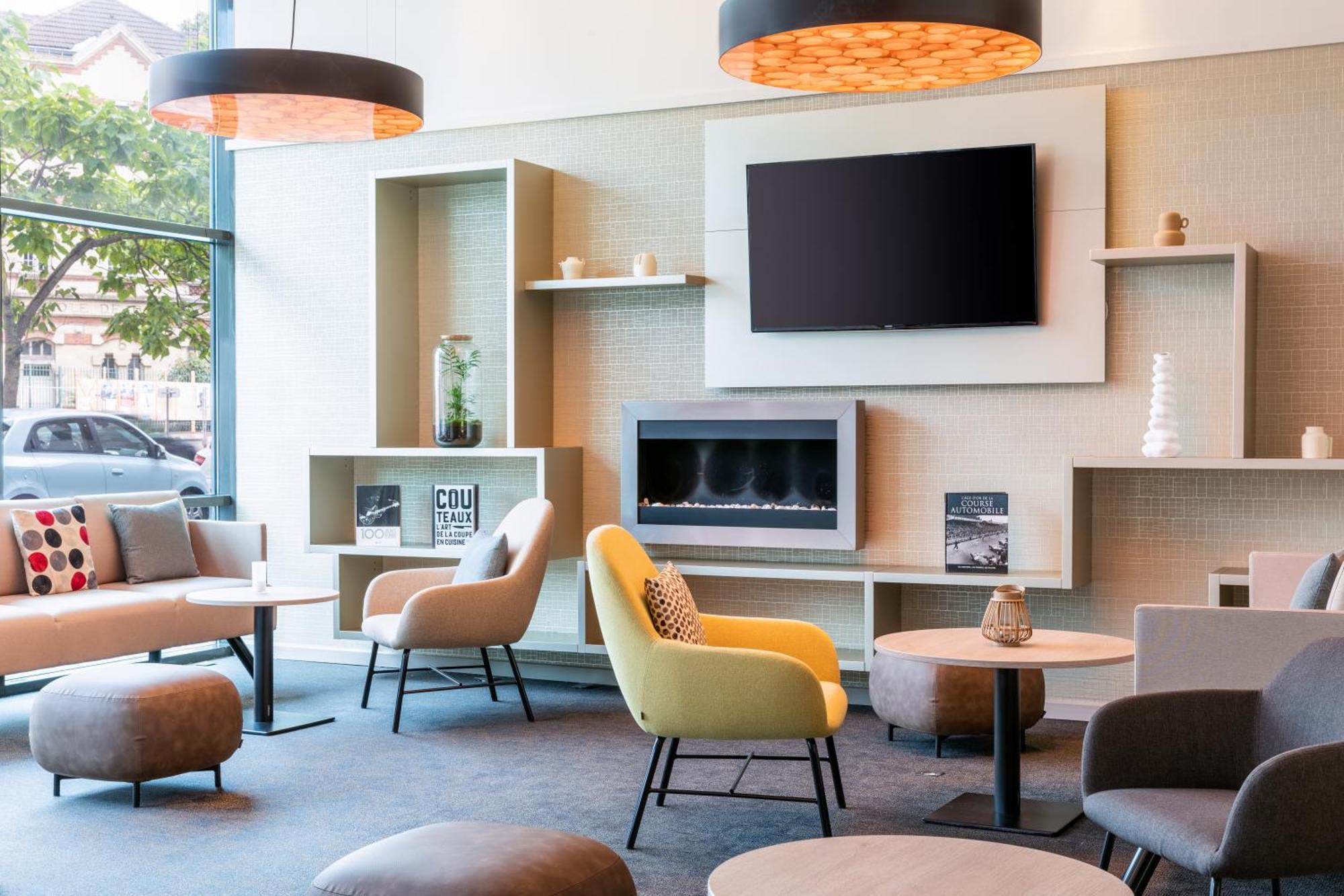 Courtyard By Marriott Paris Saint Denis Hotel Екстериор снимка